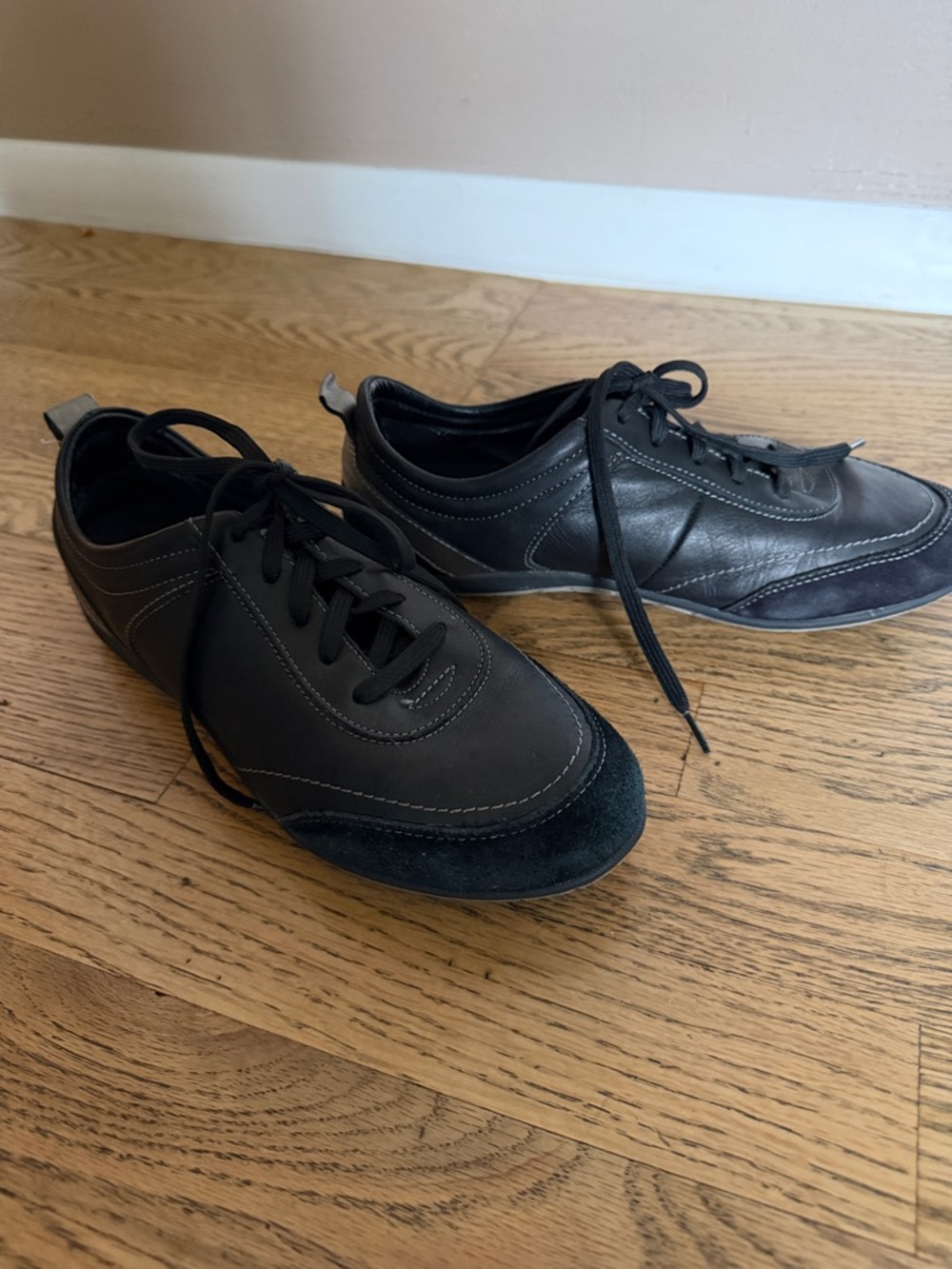Vionic Willa Women's Black Leather and Suede Walking Shoes, Podiatrist Designed